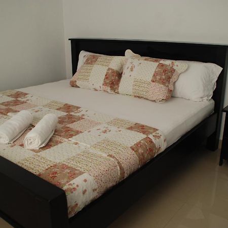 Hotel Coastalbay 2 & Golf Cart Rental سان بيدرو المظهر الخارجي الصورة